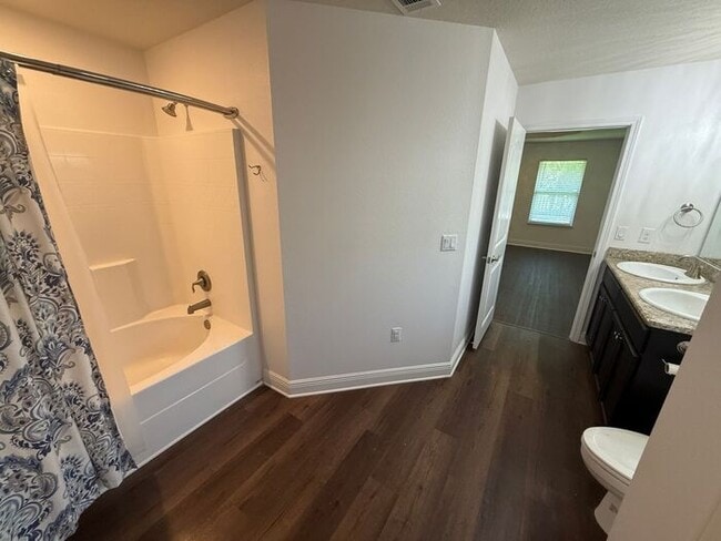 Building Photo - Gulf Breeze - Shadow Lakes - 4 bedroom, 2 ...