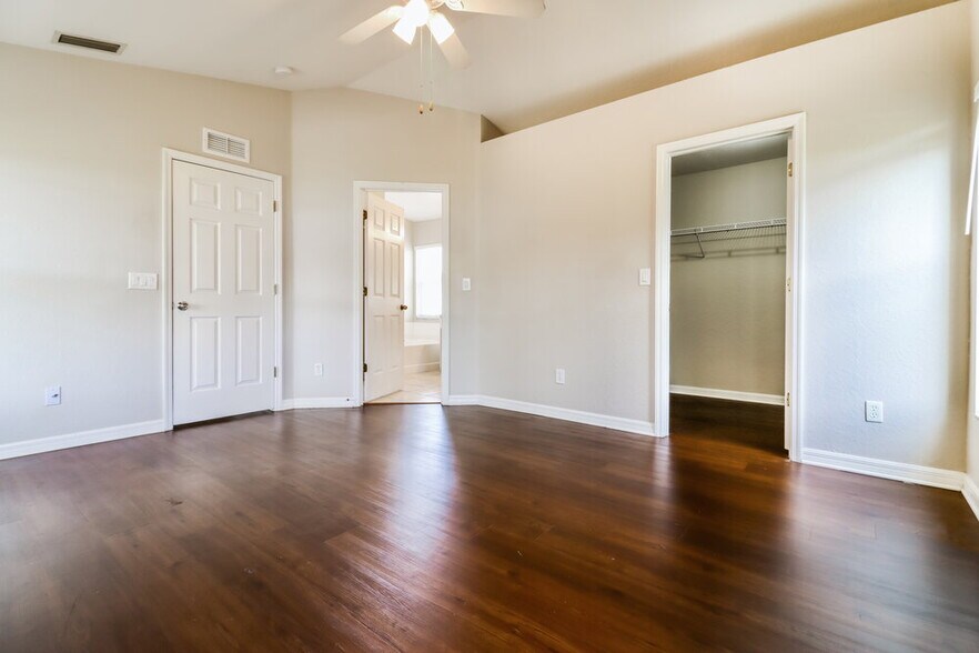 Building Photo - 11903 Autumn Creek Dr
