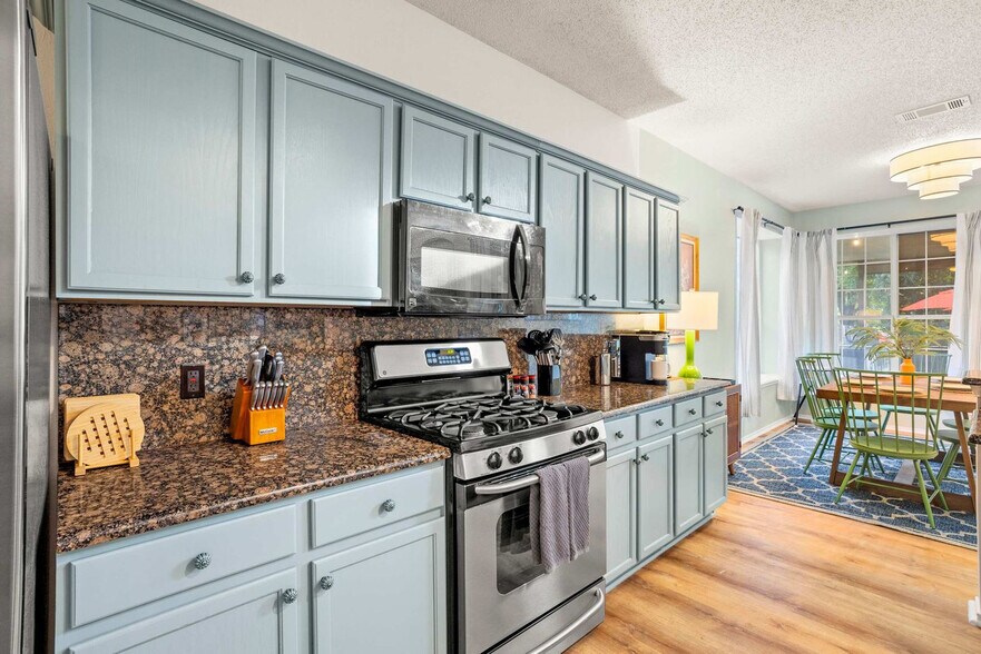 Building Photo - 902 Vista Oaks Ct