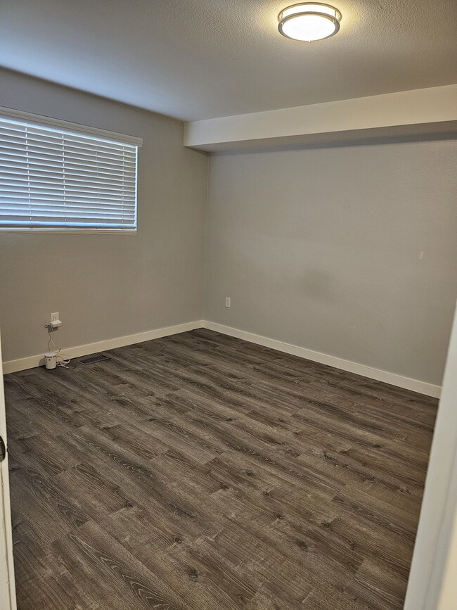 Building Photo - 813 Riverside Dr