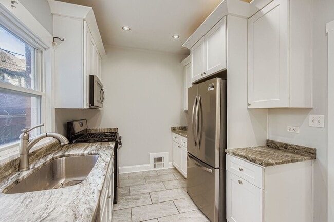 Building Photo - 7356 N Ashland Blvd