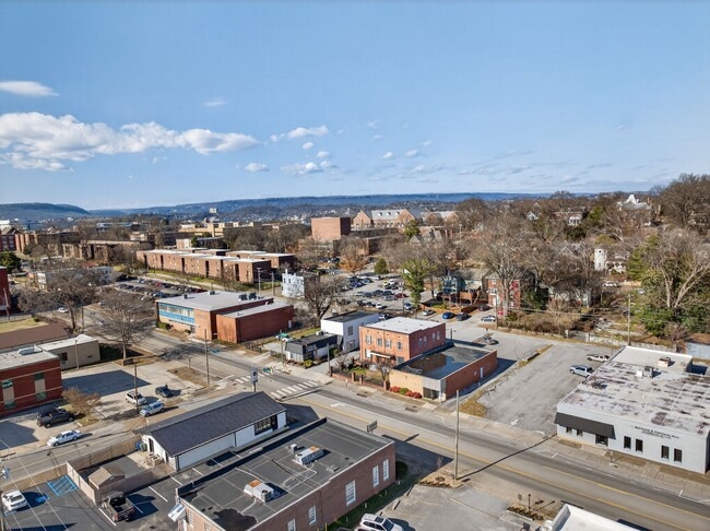 Building Photo - 823 McCallie Ave
