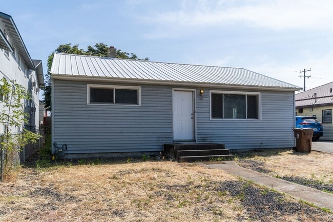 Building Photo - Single Family Home on Spokanes North Side!!