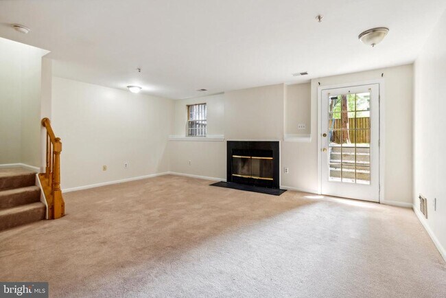 Building Photo - 2519 Dog Leg Ct