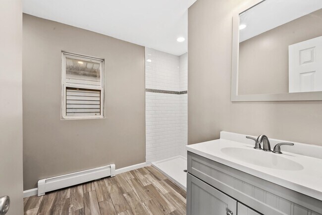 Building Photo - 1916 Grand Ave