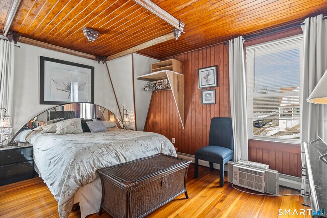 Building Photo - 94 Neptune Ave