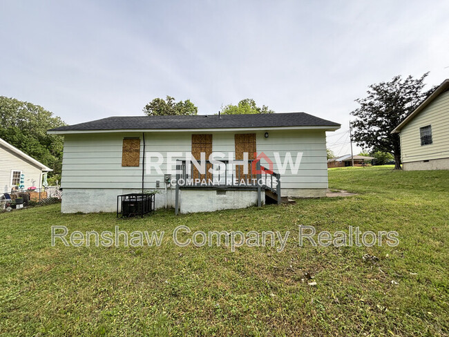 Building Photo - 11 W Rollins Rd