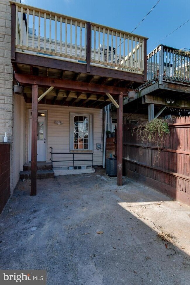 Building Photo - Charming 2 Bedroom/2.5 Bathroom Townhome in Patterson Neighborhood, MD!