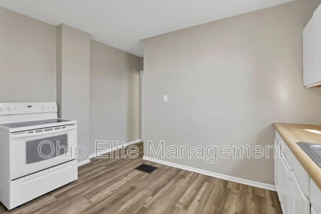 Building Photo - 793 E Starr Ave