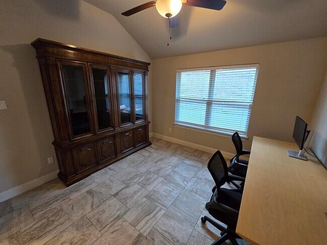 Building Photo - 539 Tanda Ln