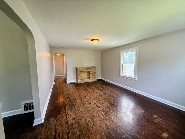 Building Photo - Spacious 2 bedroom with bonus room for rent - Canton NW