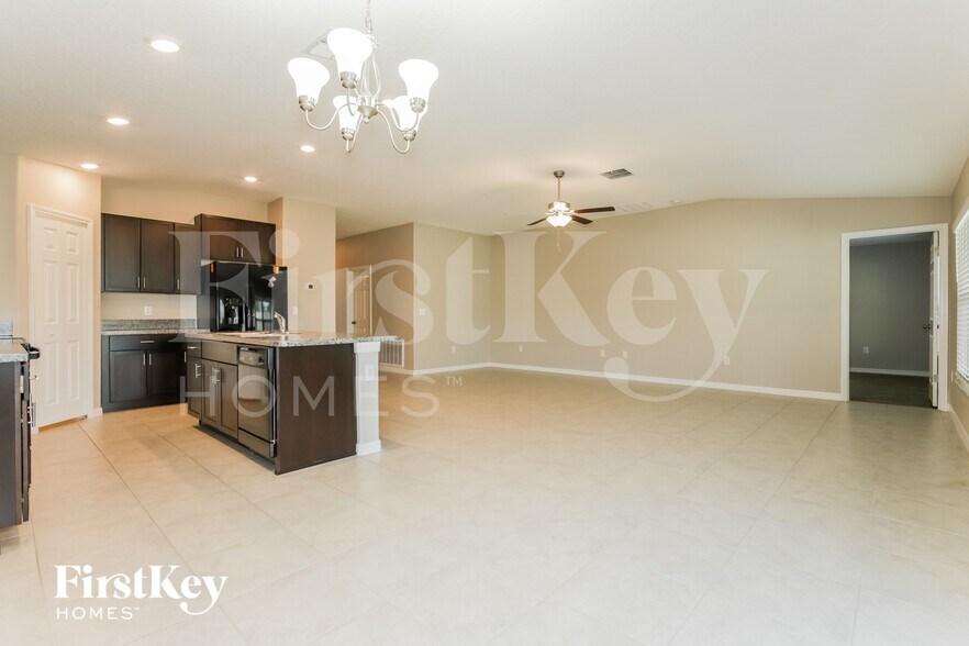 Building Photo - 10512 Strawberry Tetra Dr