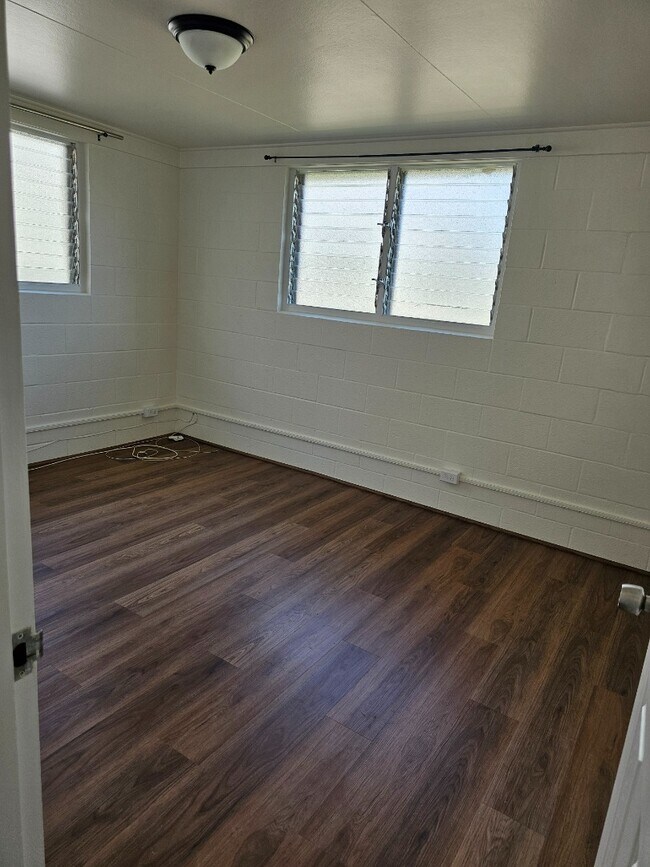 Building Photo - 4 bed, 2.5 bath single family house, Liliha neighborhood.