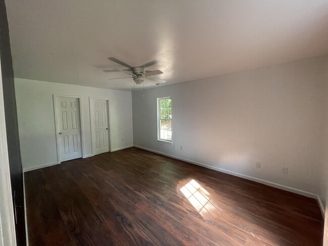 Building Photo - 206 Dusty Dr