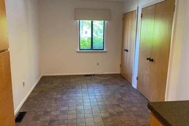 Building Photo - 331 Birch Ln