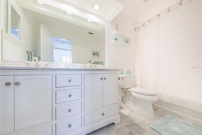 Building Photo - 6059 Bahia Del Mar Blvd S