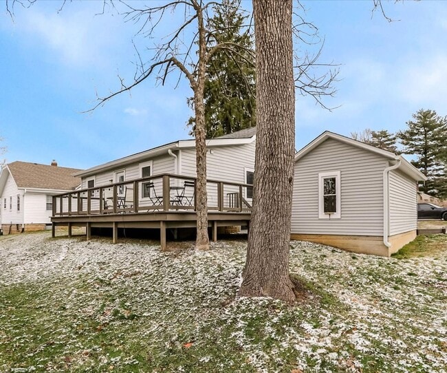 Building Photo - Beautiful New Listing Available August 21, 2026.  Monthly rent $2,100