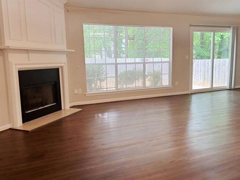 Building Photo - 5110 N Bridges Dr