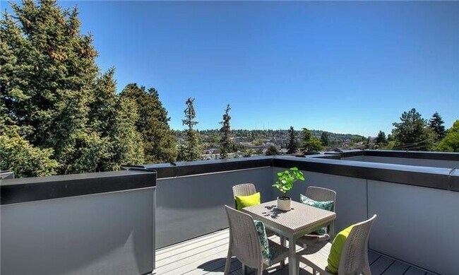 Building Photo - Magnolia Townhome