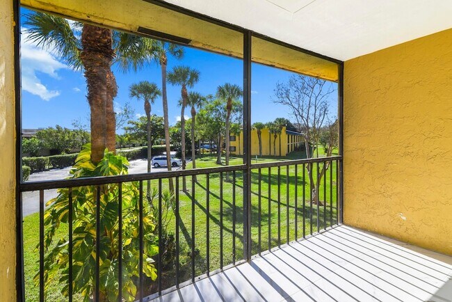 Building Photo - 712 Meadows Cir