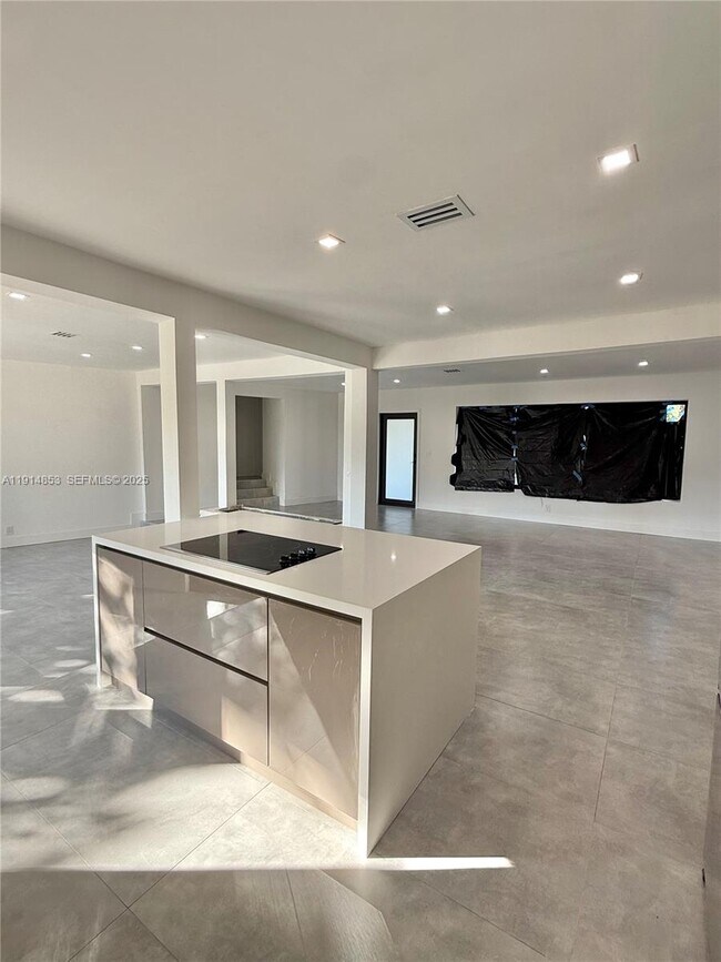 Building Photo - 12615 N Miami Ave