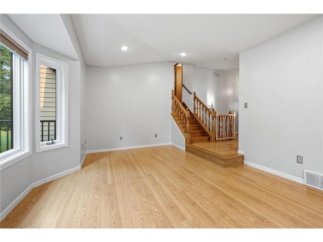 Building Photo - 1008 3rd St NE