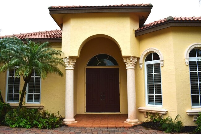 Building Photo - 895 SW Grand Reserves Blvd