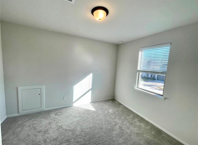 Building Photo - 7027 House Wren Ct