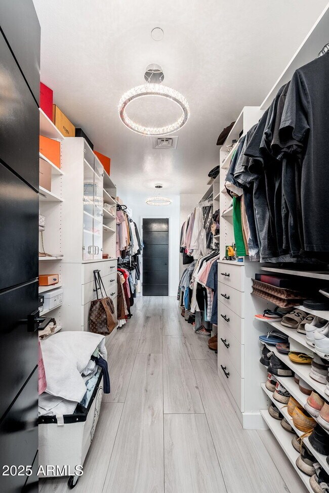 Building Photo - 1040 E Osborn Rd