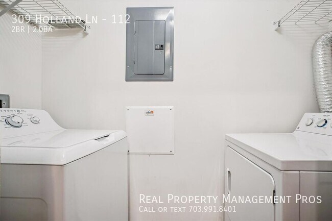 Building Photo - 309 Holland Ln