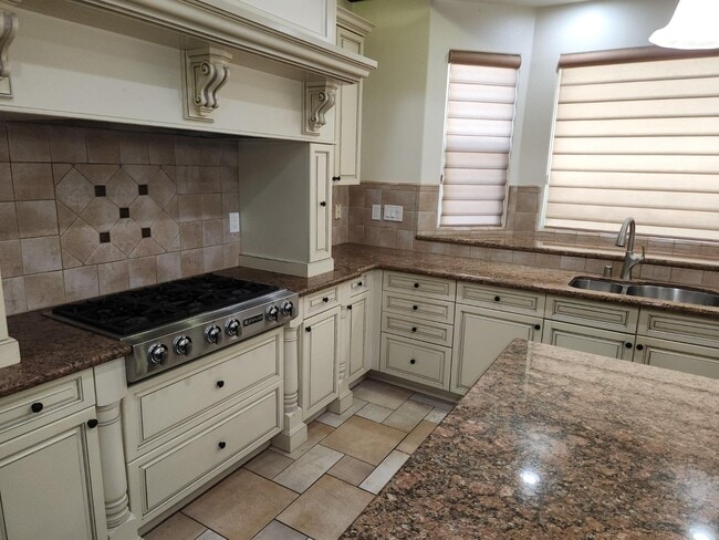 Building Photo - 8420 Lake Shore Dr