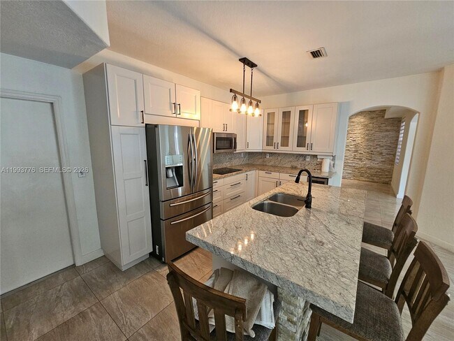 Building Photo - 11384 NW 84th Terrace