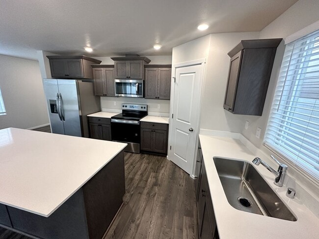 Building Photo - Brand new Kennewick home for lease!