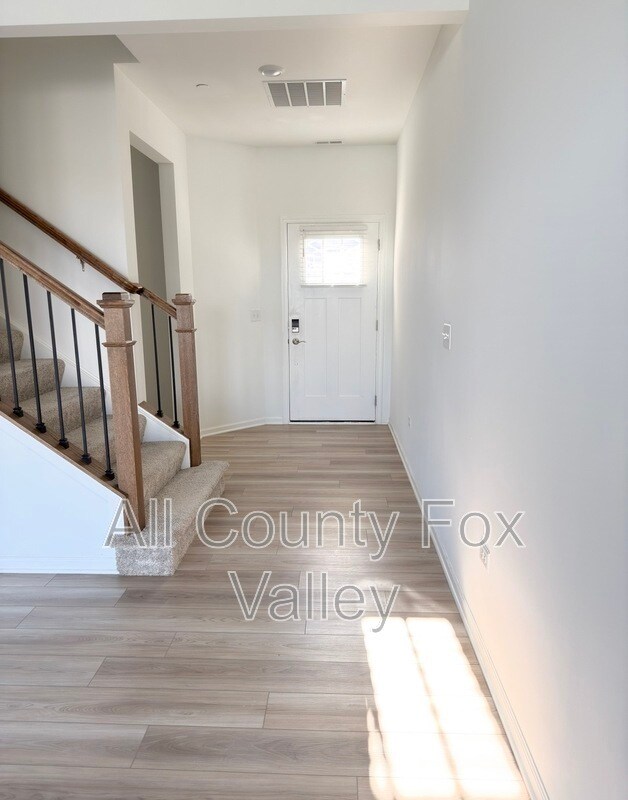 Building Photo - 1135 White Oak Cir