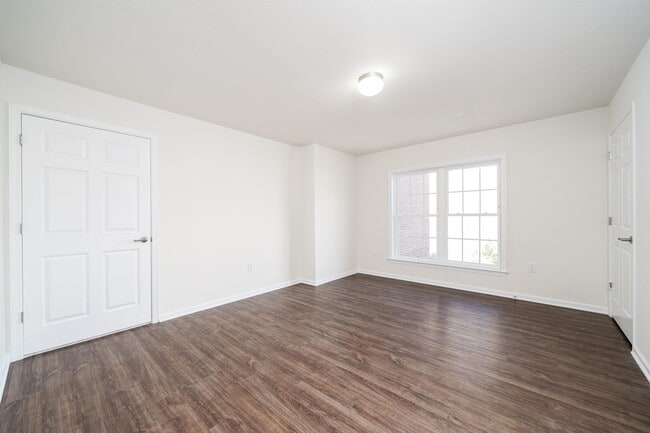 Building Photo - 162-170 S Orange Ave