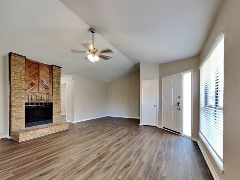Building Photo - 1116 Sandalwood Ln