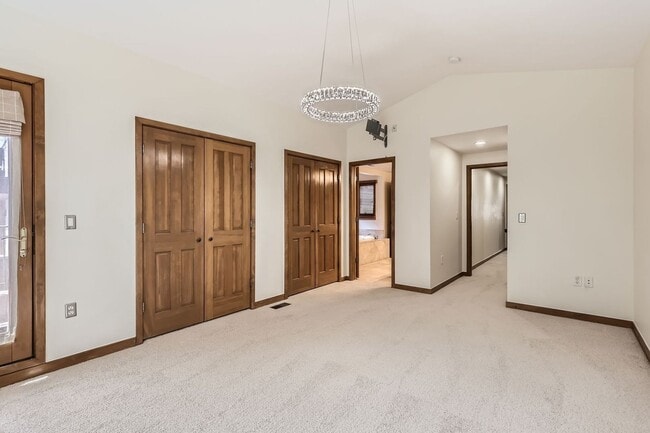 Building Photo - Spacious 4BR Townhome in Denver