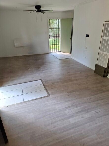 Building Photo - 2641 Leone Dr N