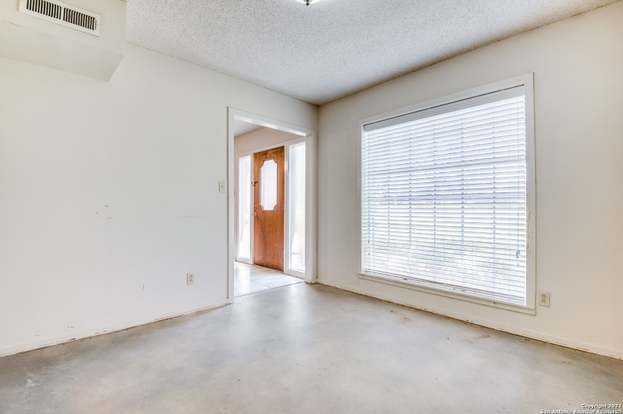 Building Photo - 833 Timber Dr