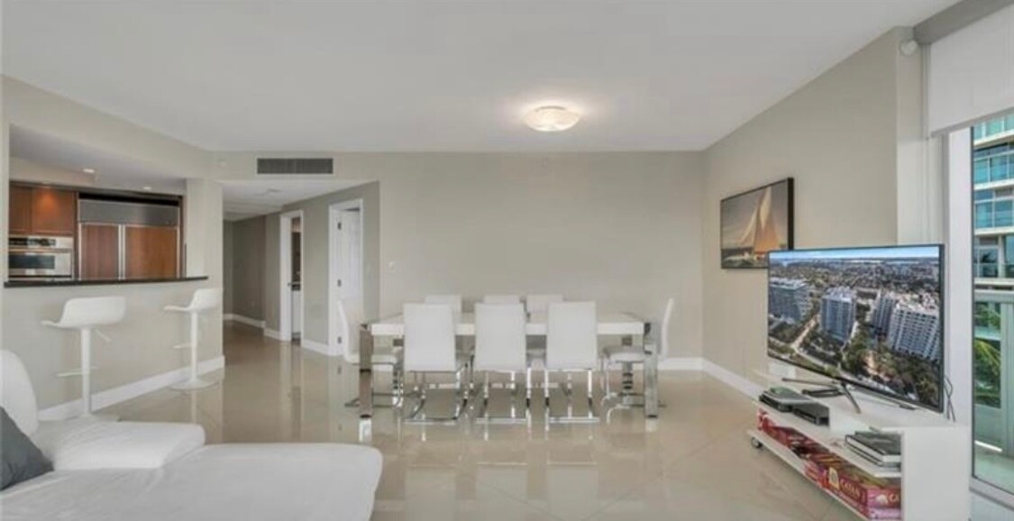 Building Photo - 9401 Collins Ave