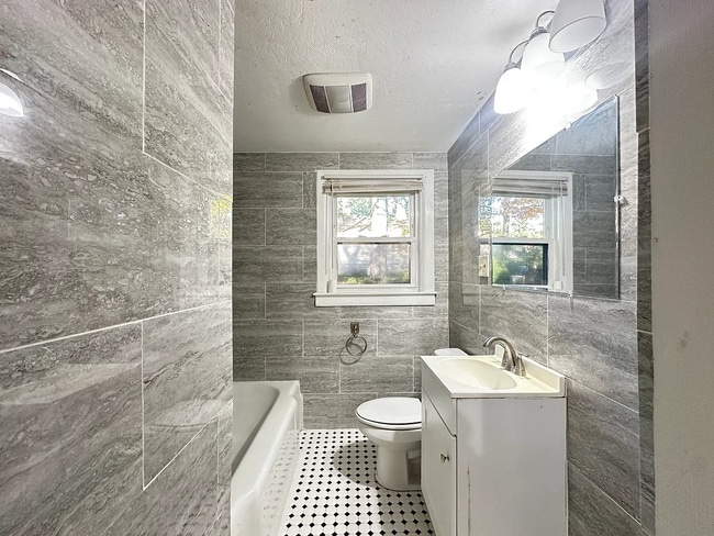 Building Photo - 135 S Pierce Rd