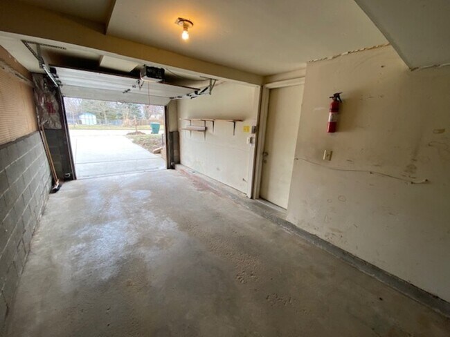 Building Photo - 1809 Minturn Dr