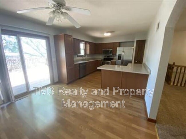 Building Photo - 12725 S Raintree Dr