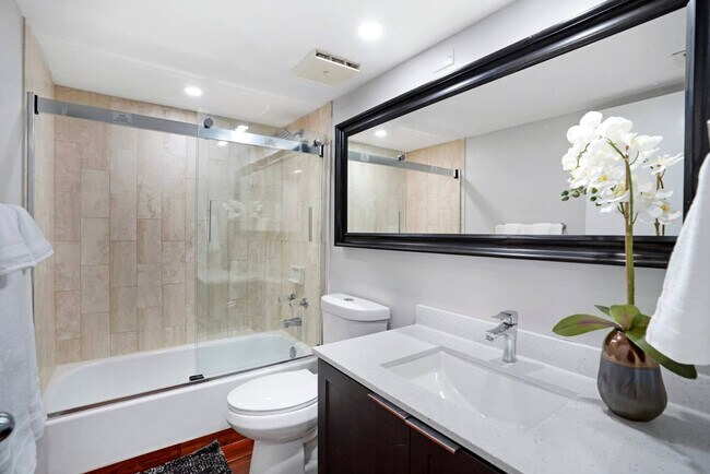 Building Photo - 1717 N Bayshore Dr