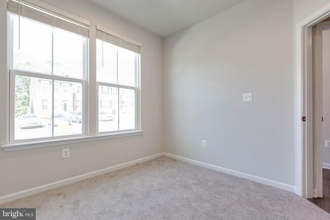 Building Photo - 188 Woodgate Cir