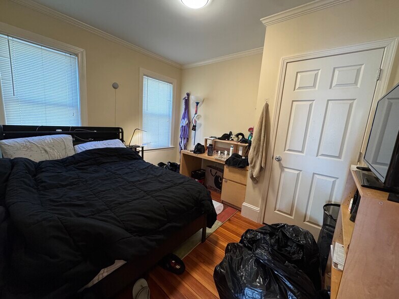 Building Photo - 128 Summer St