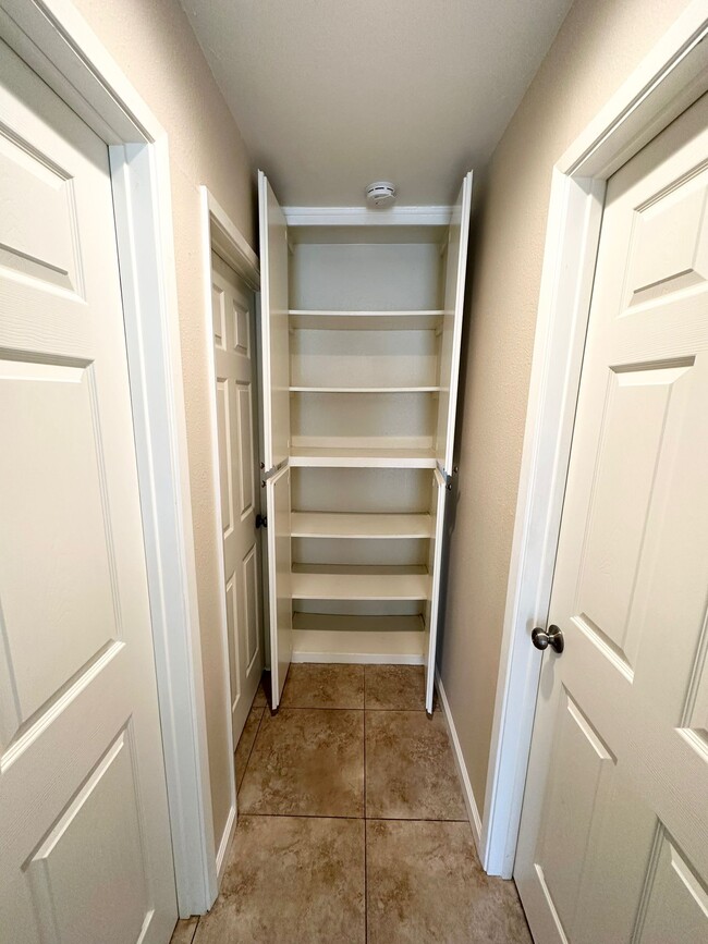 Building Photo - 9906 Buena Vista Dr