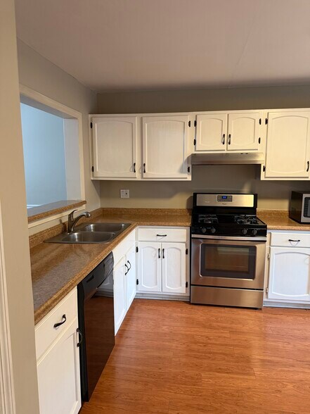 Building Photo - 1394 N Crossing Dr NE