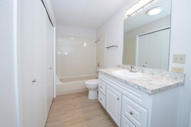 Building Photo - 7721 Mayfair Dr