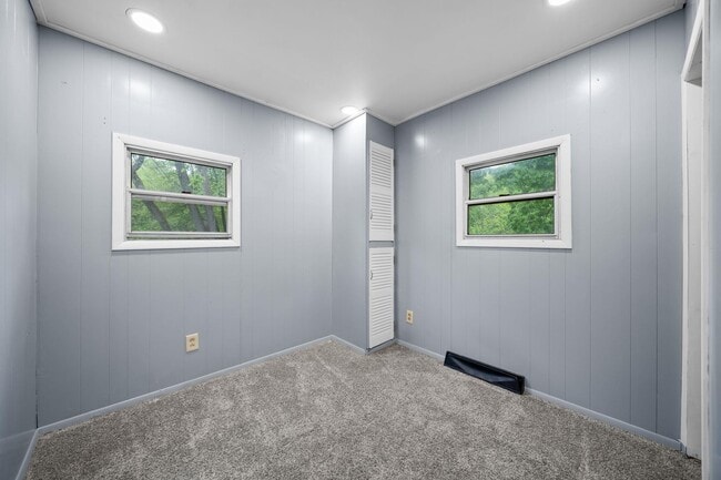 Building Photo - 104 Smithtown Rd